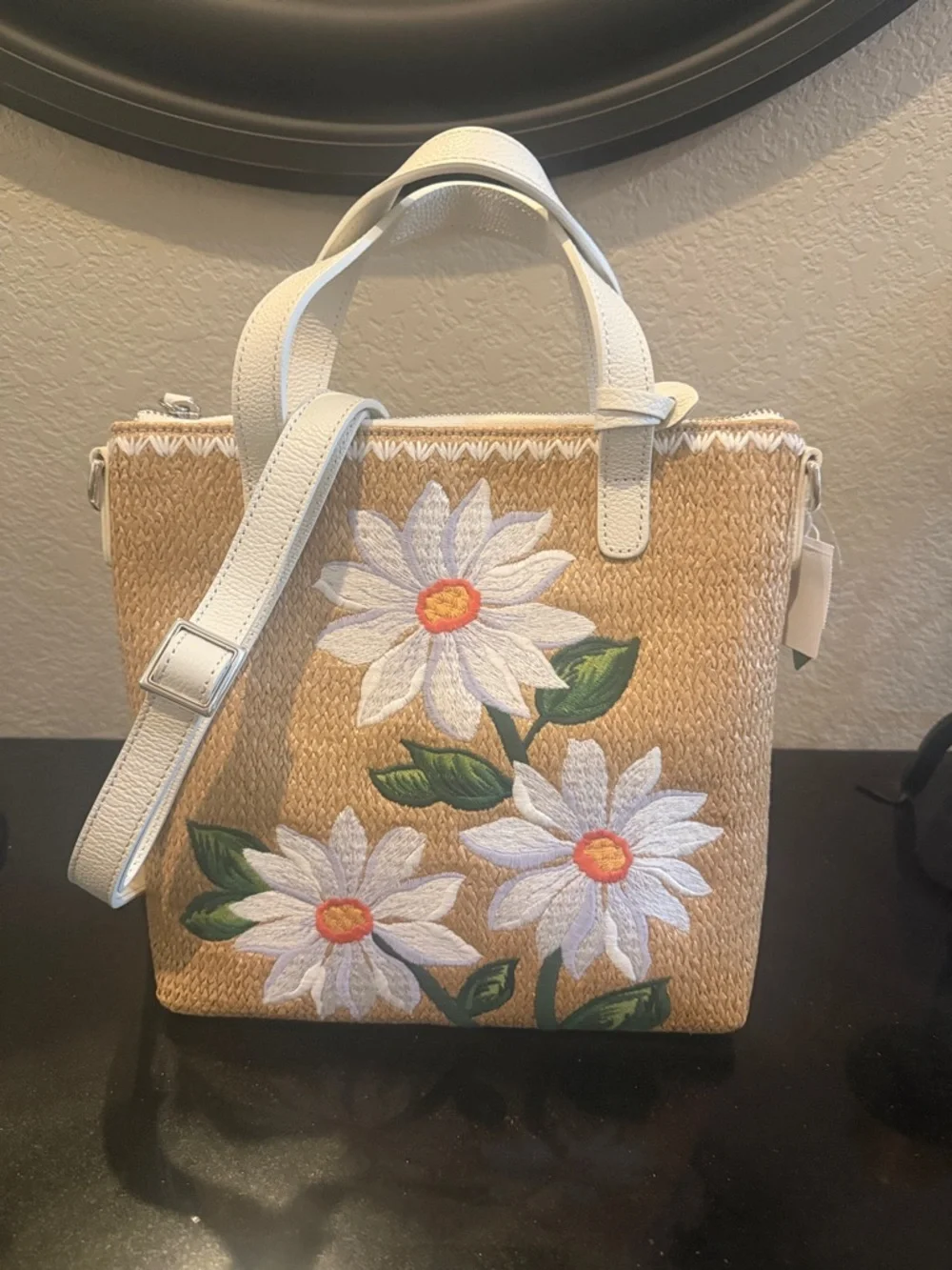 🌼🆕 Brighton Daisy Dee Tote with White Trim and Floral Accents - Picture 6 of 8